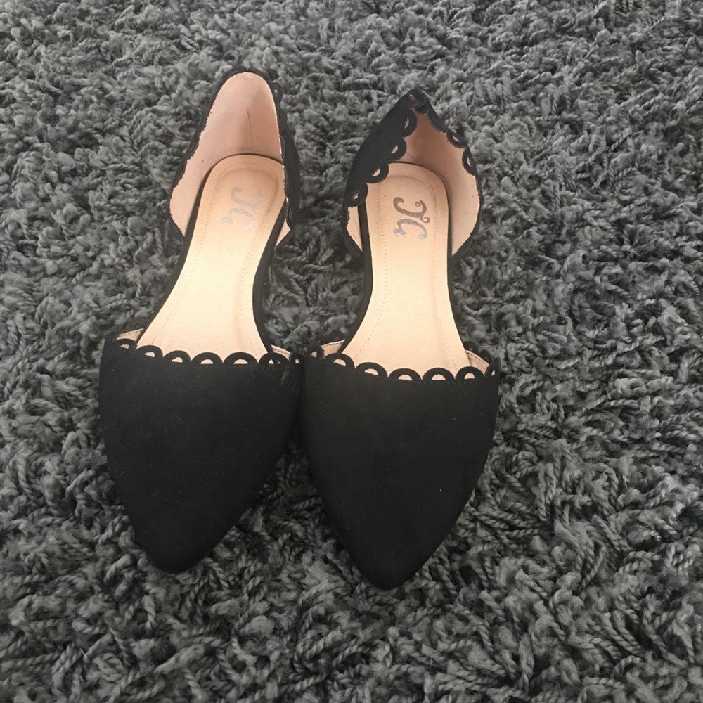 Black scalloped, pointed toe flats